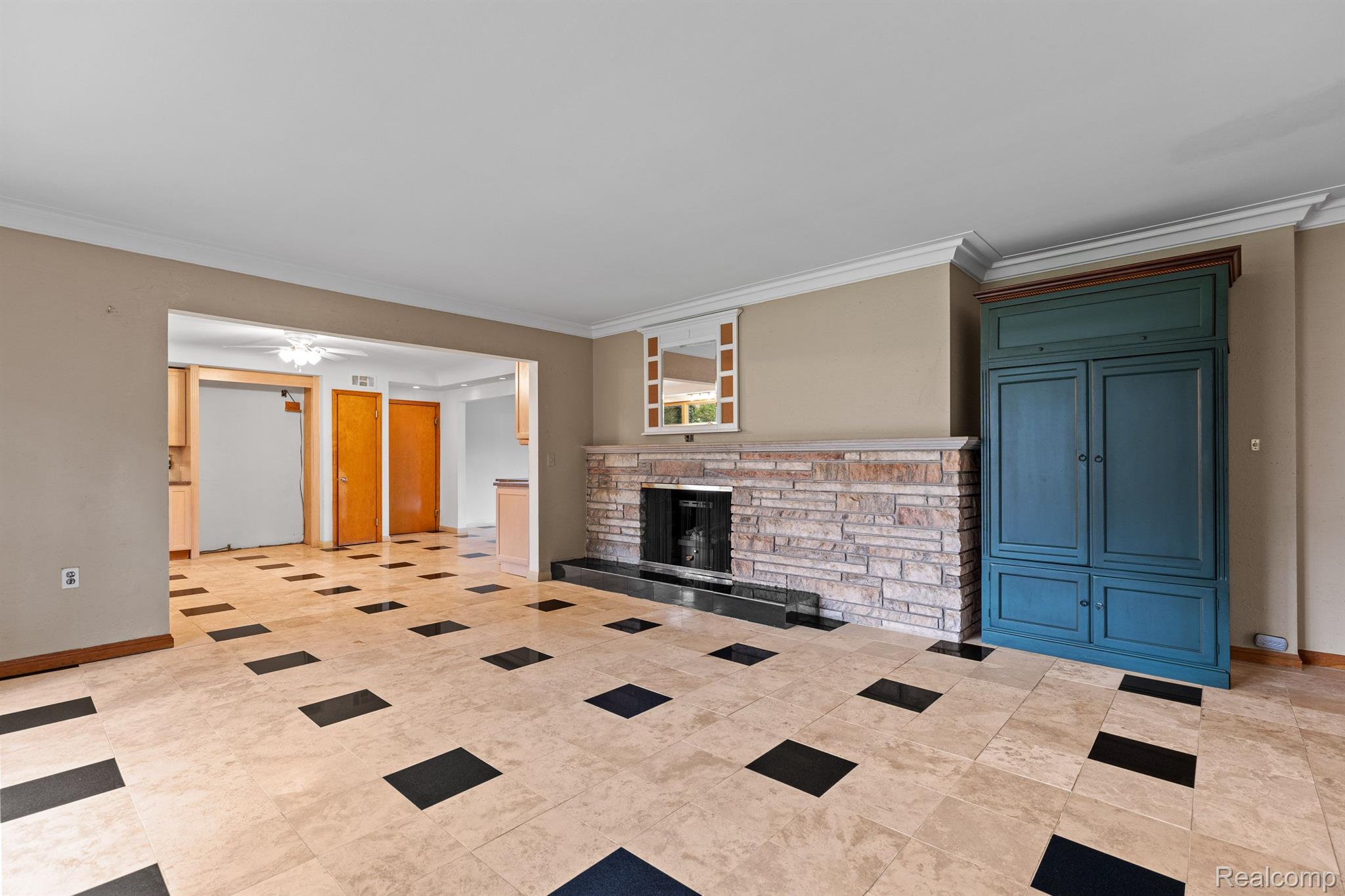 195 Kercheval Avenue