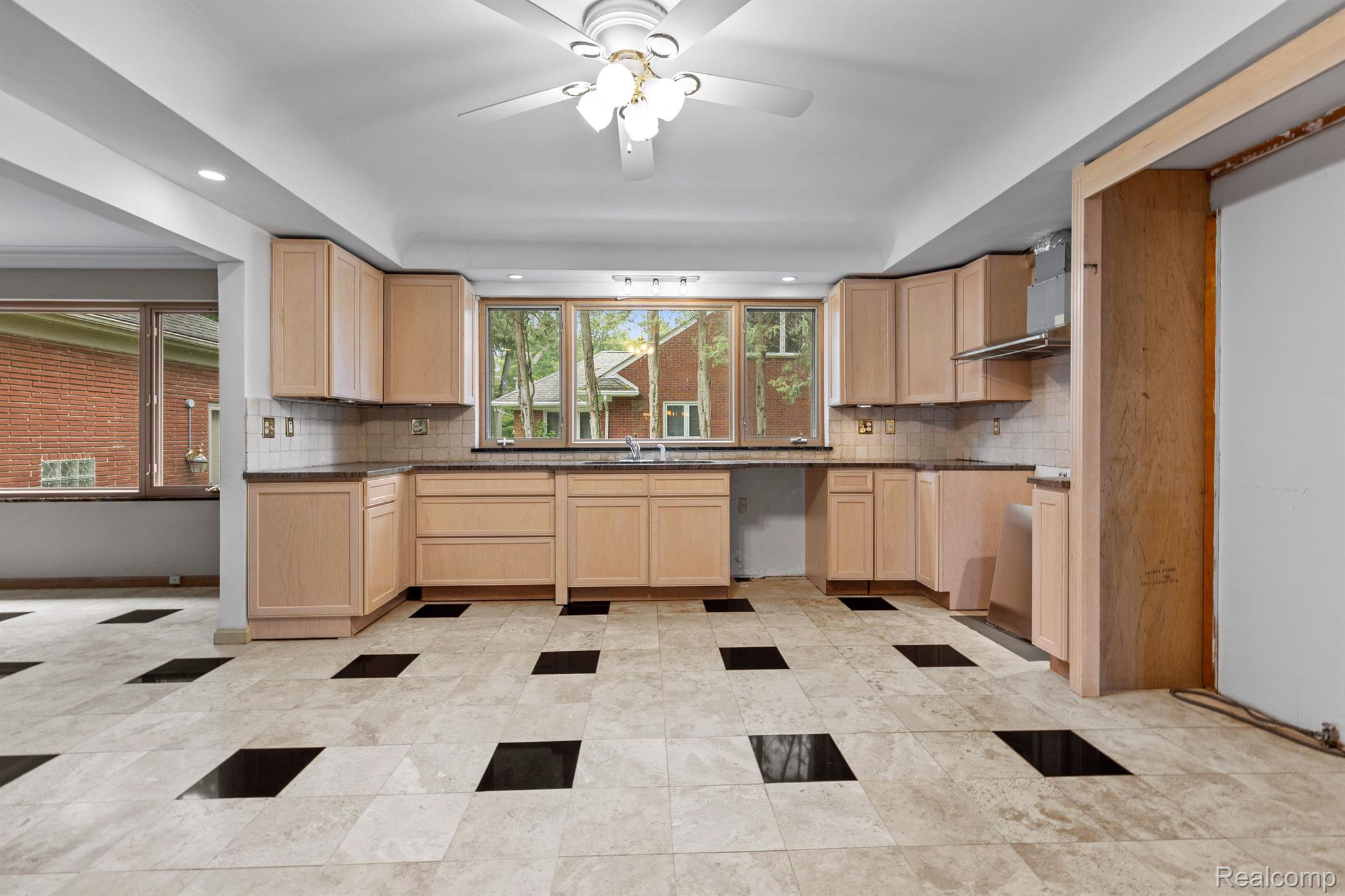 195 Kercheval Avenue