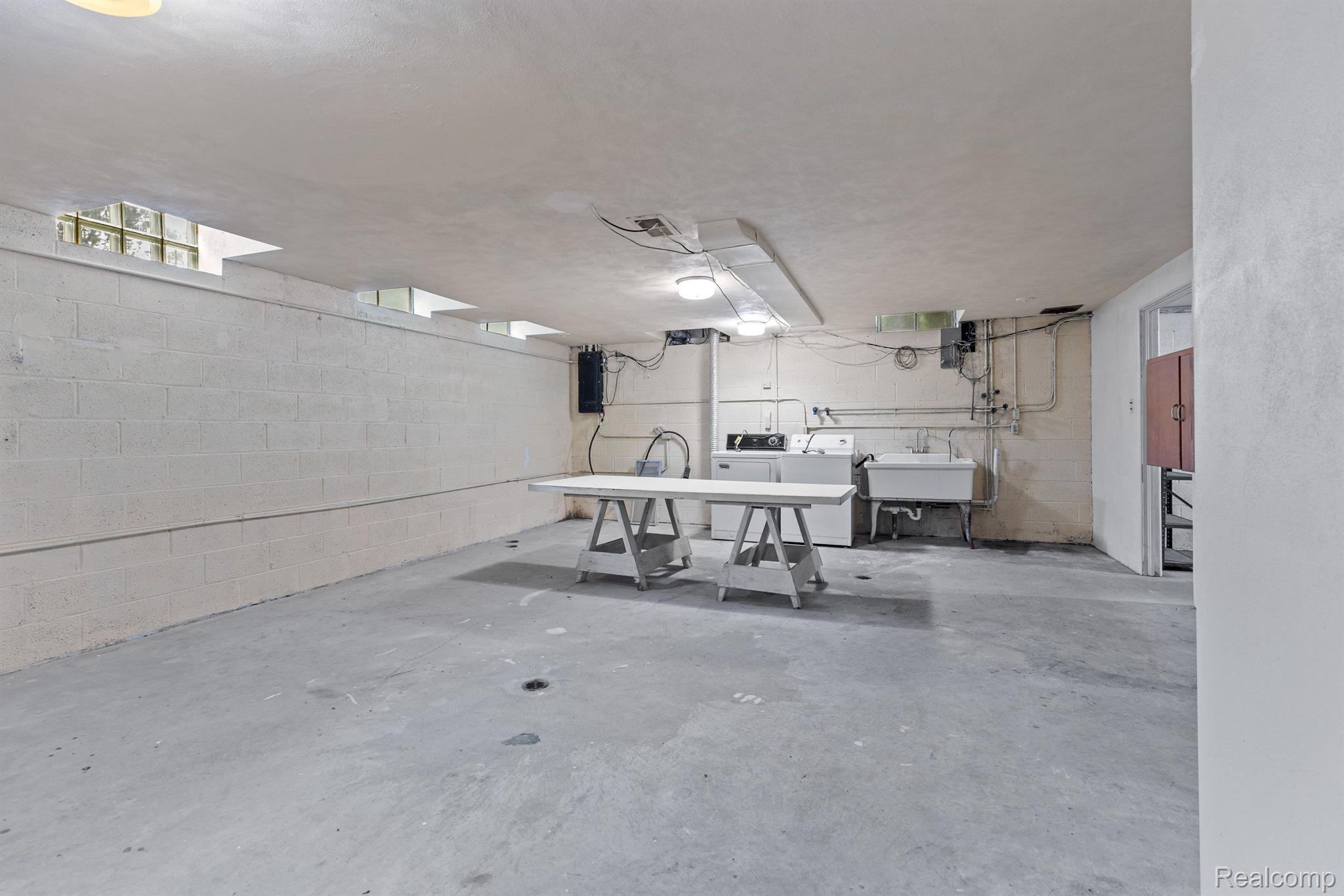 195 Kercheval Avenue