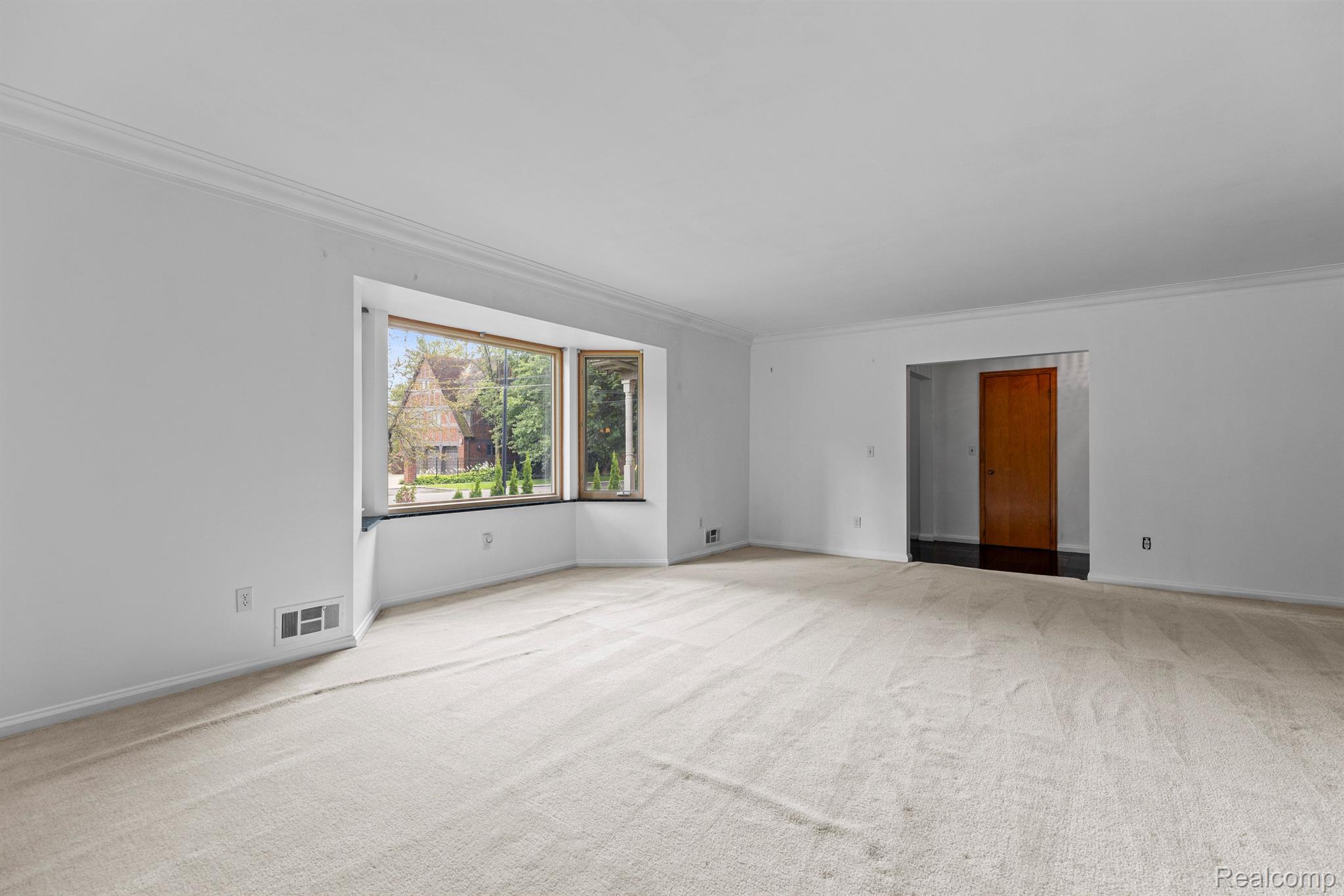 195 Kercheval Avenue