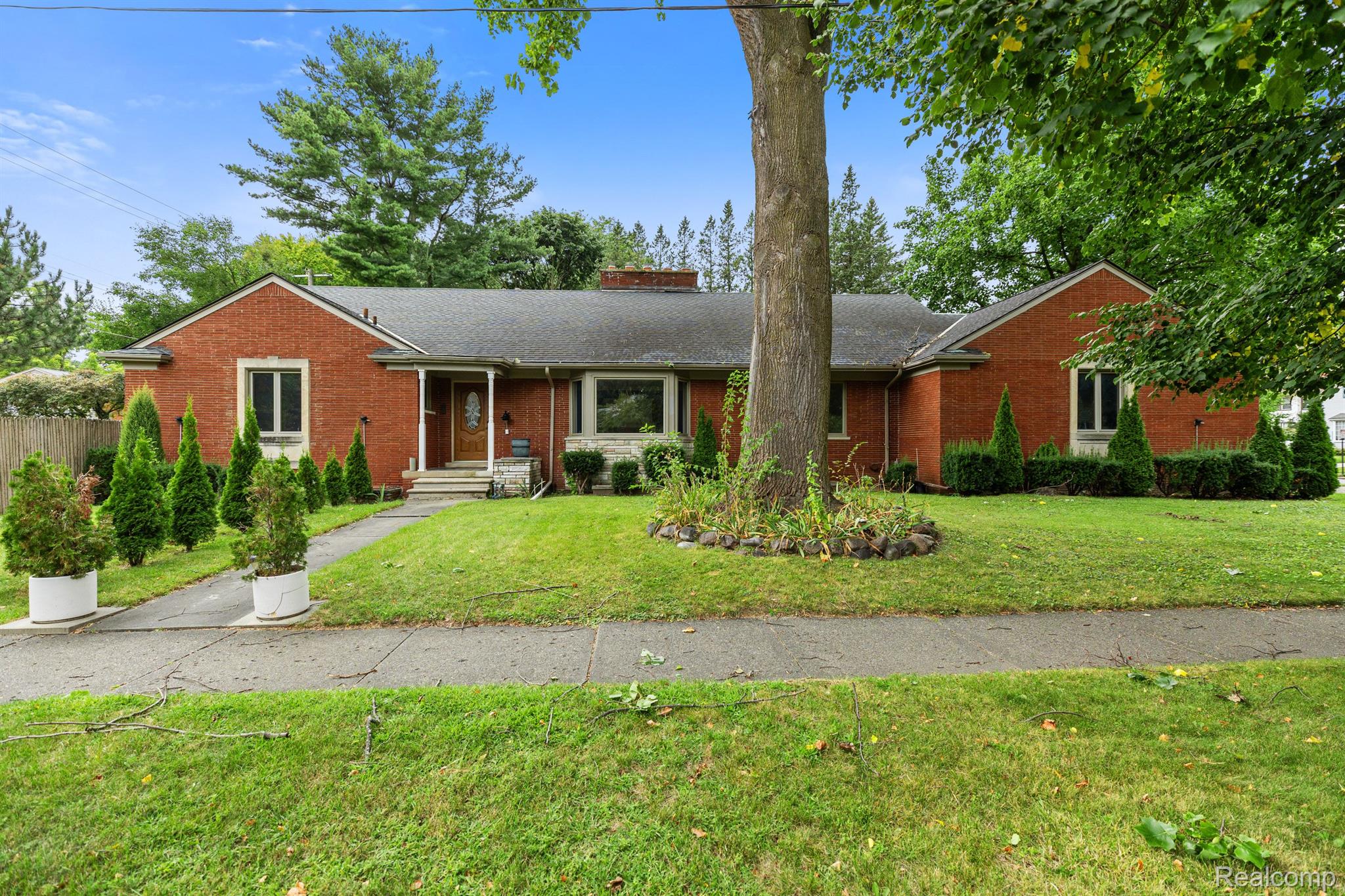 195 Kercheval Avenue