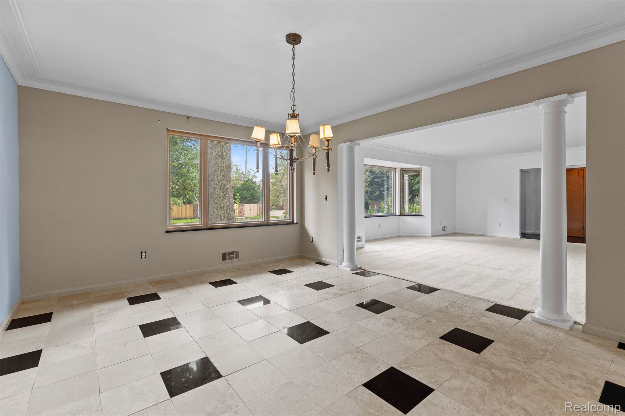 195 Kercheval Avenue