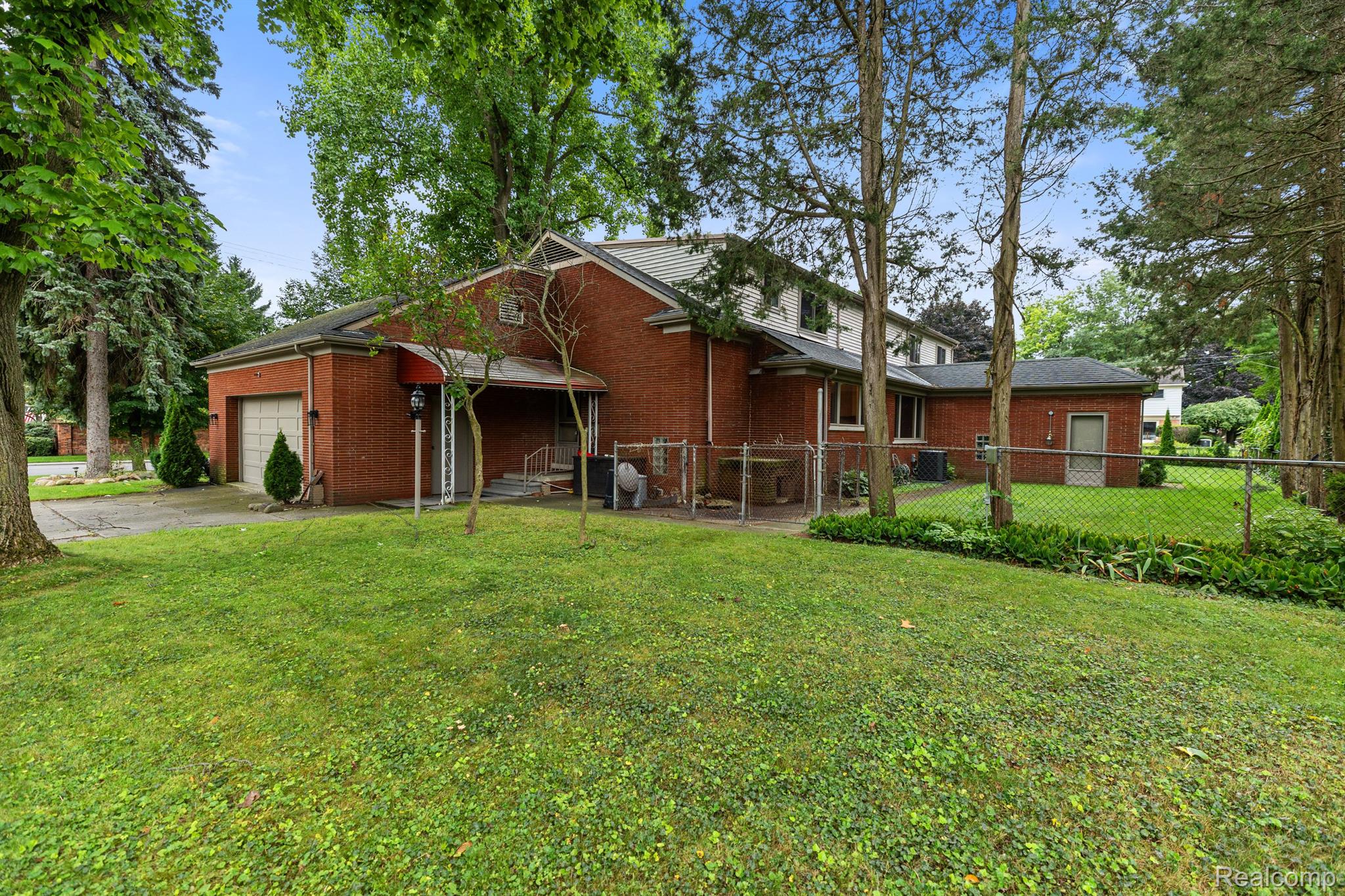 195 Kercheval Avenue