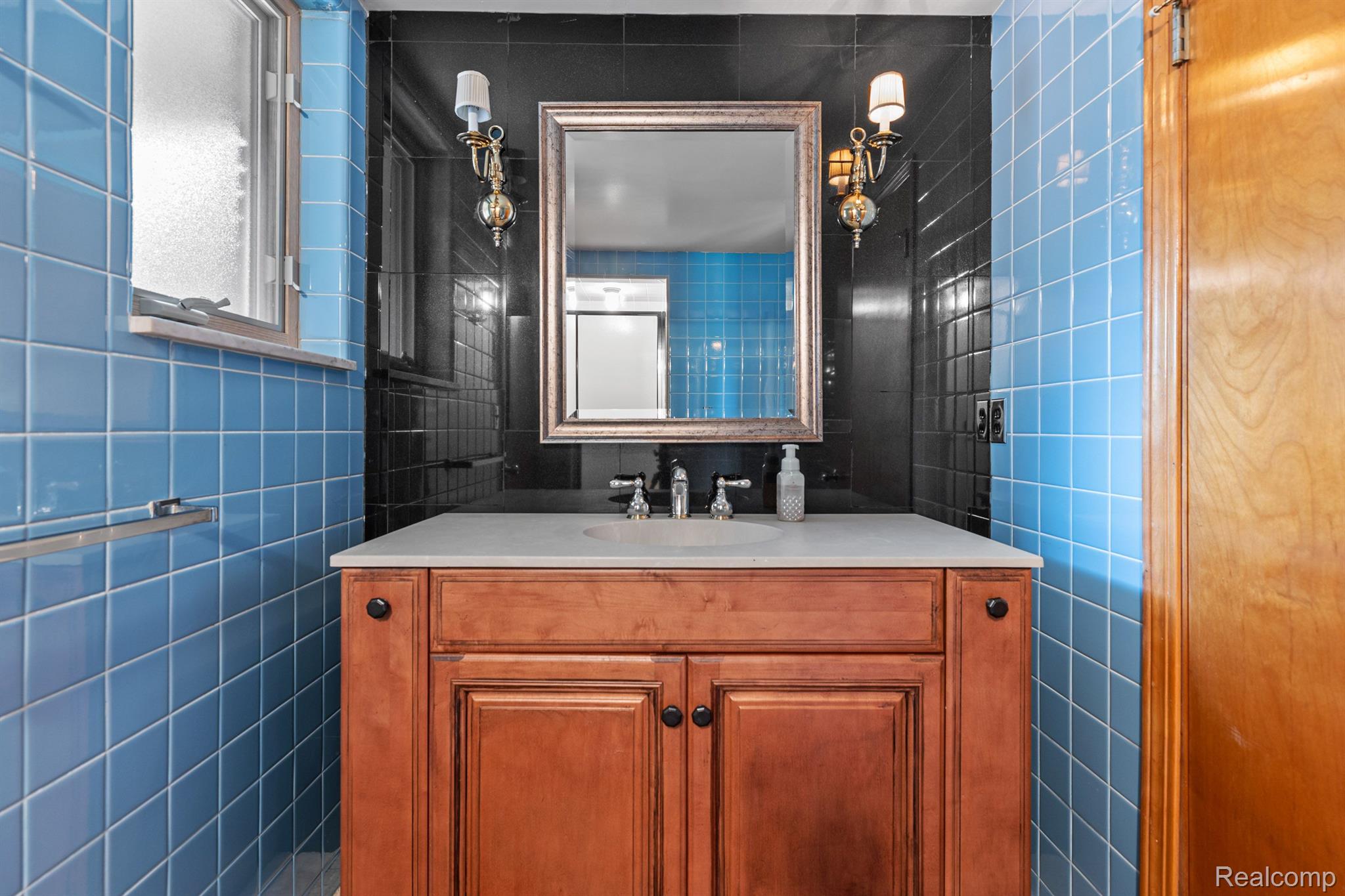 195 Kercheval Avenue