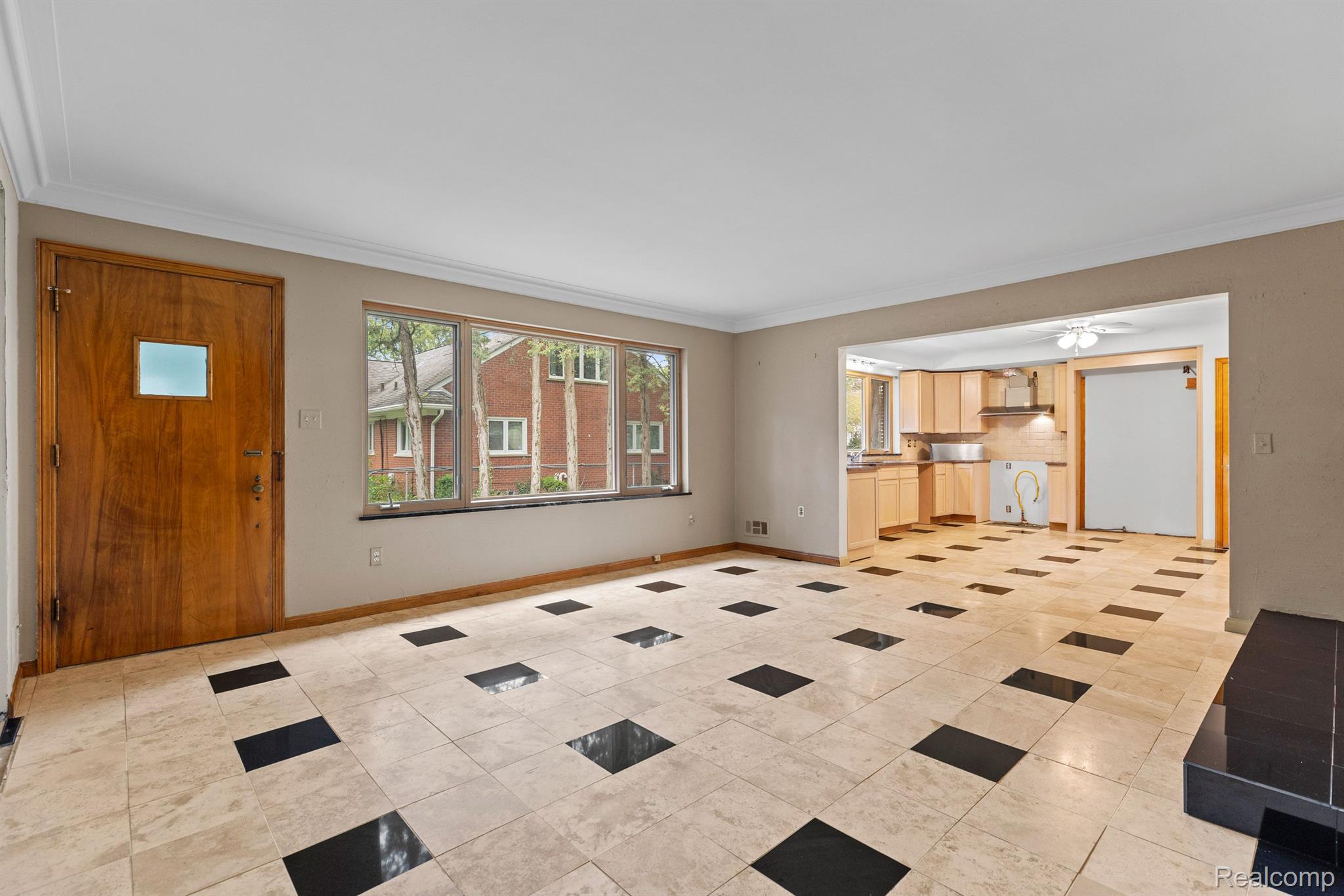 195 Kercheval Avenue