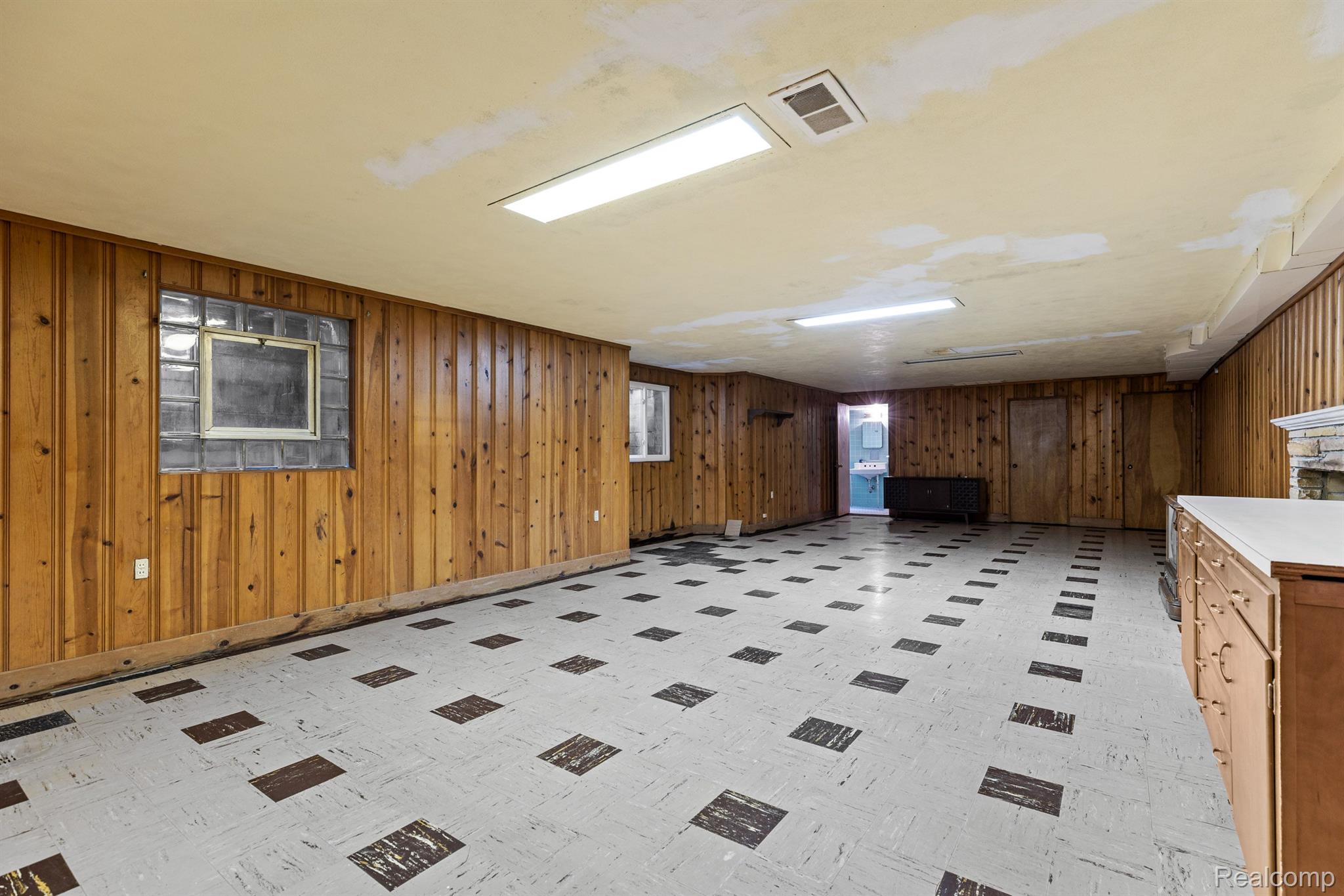 195 Kercheval Avenue