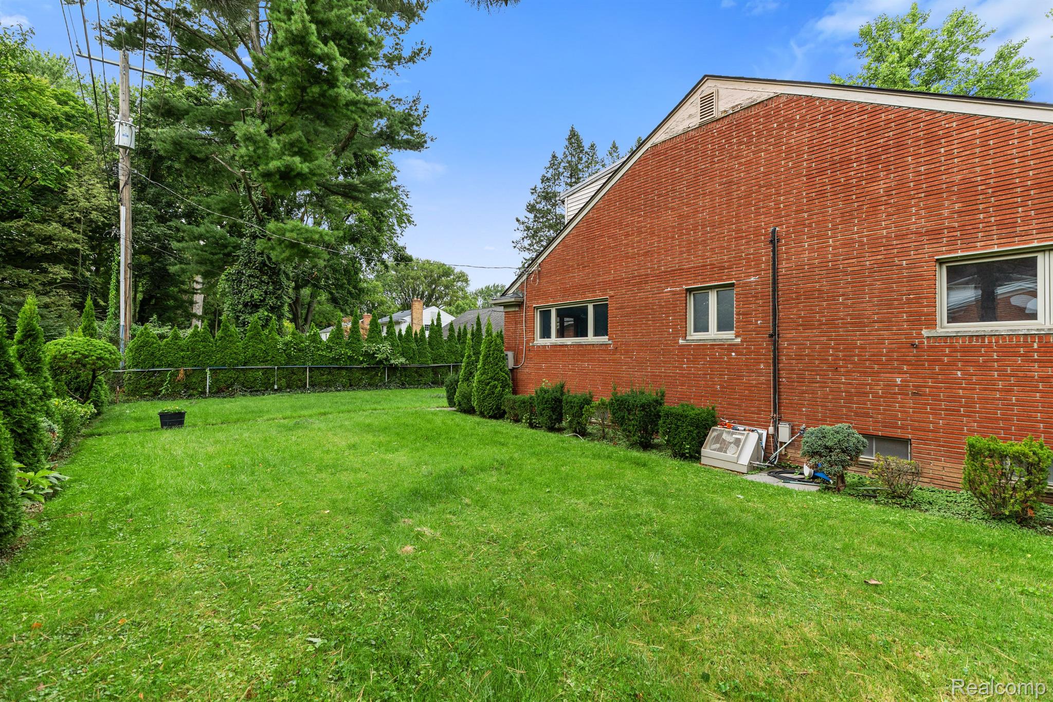 195 Kercheval Avenue