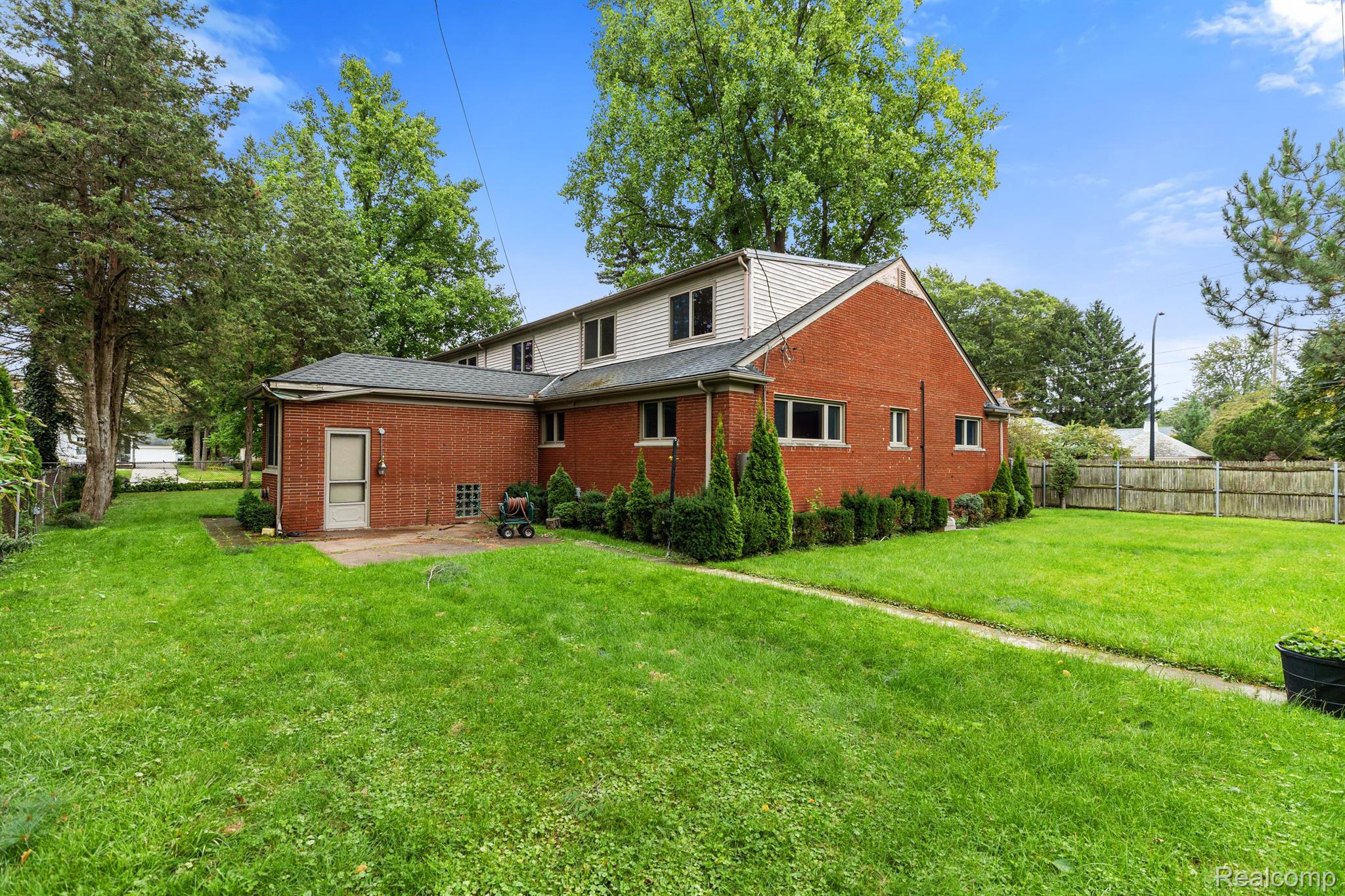 195 Kercheval Avenue