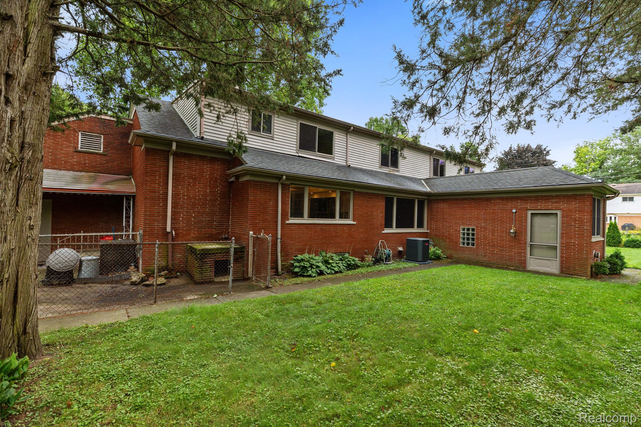 195 Kercheval Avenue