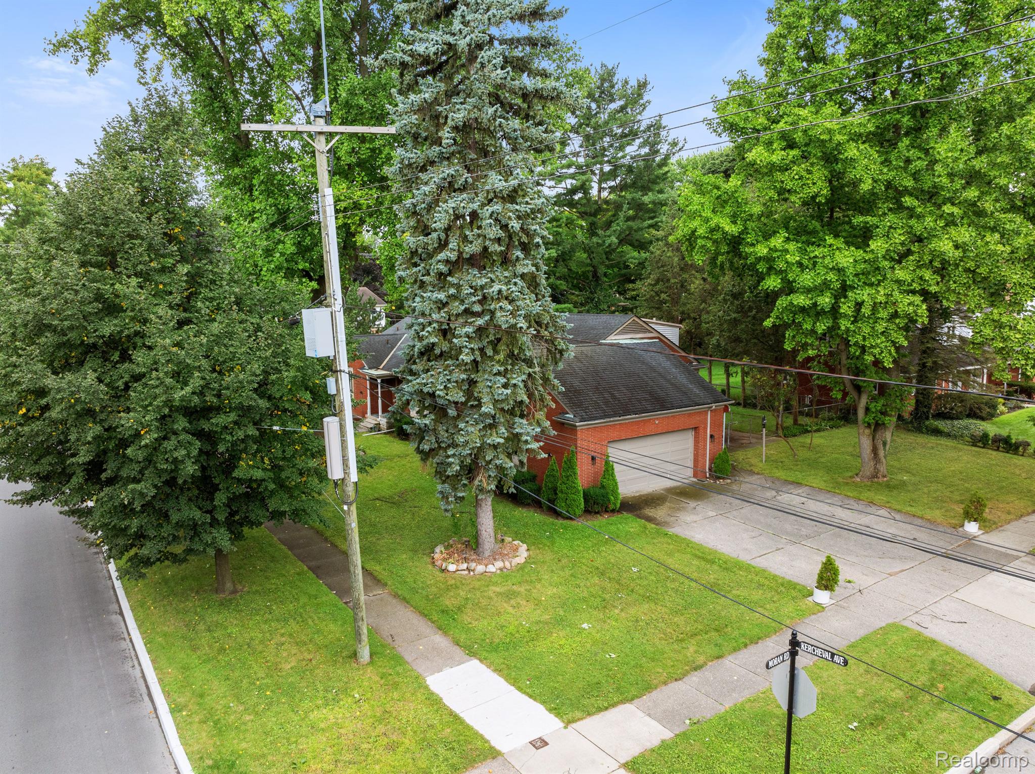 195 Kercheval Avenue