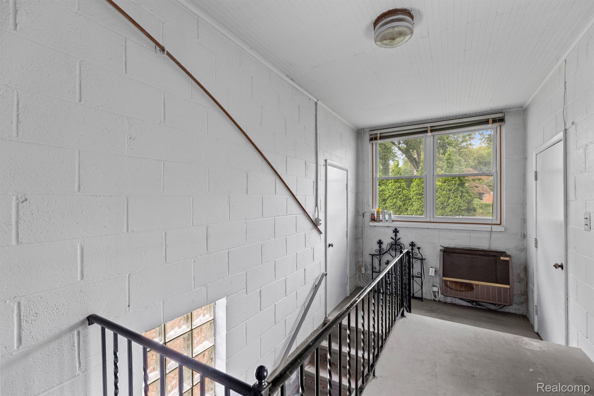 195 Kercheval Avenue