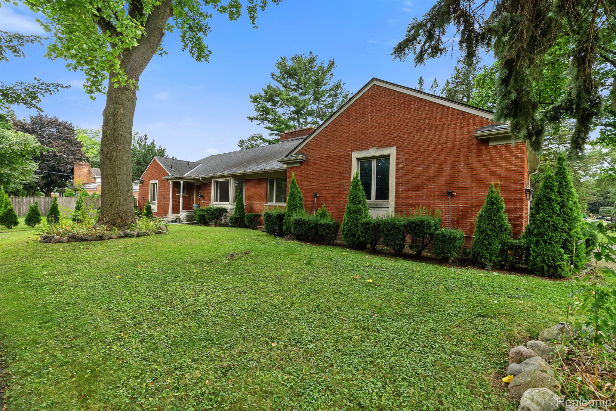 195 Kercheval Avenue