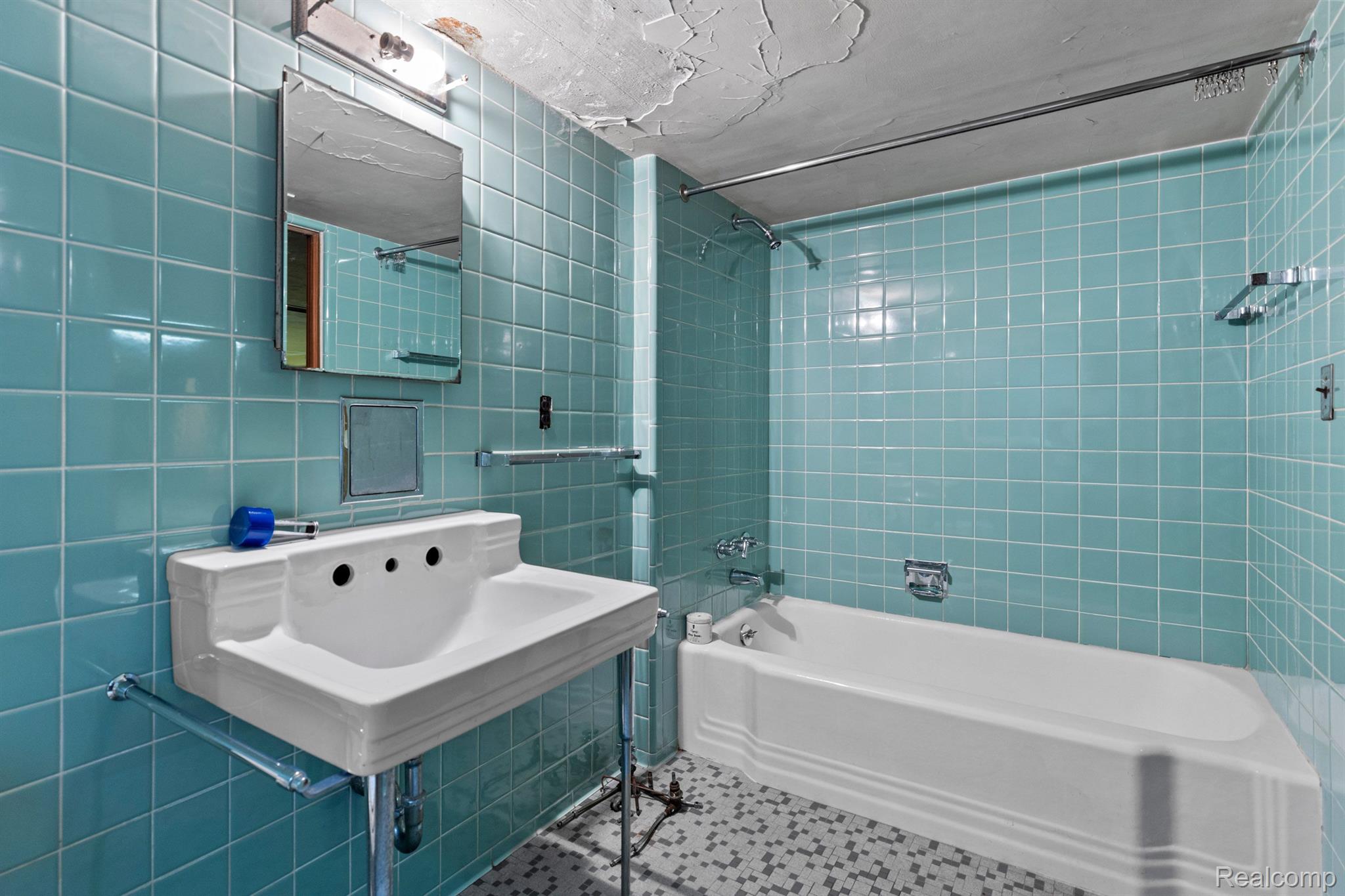 195 Kercheval Avenue