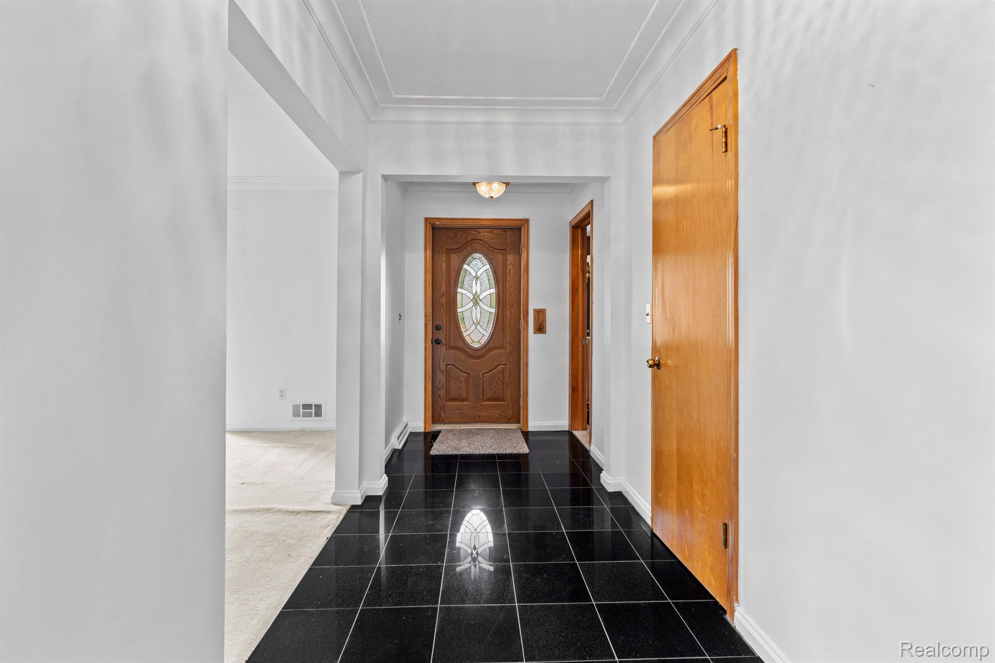 195 Kercheval Avenue