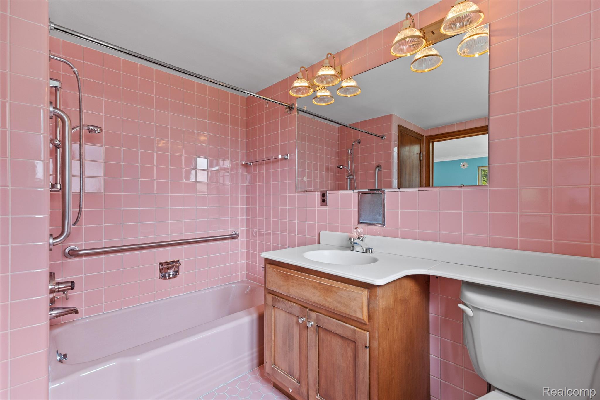 195 Kercheval Avenue