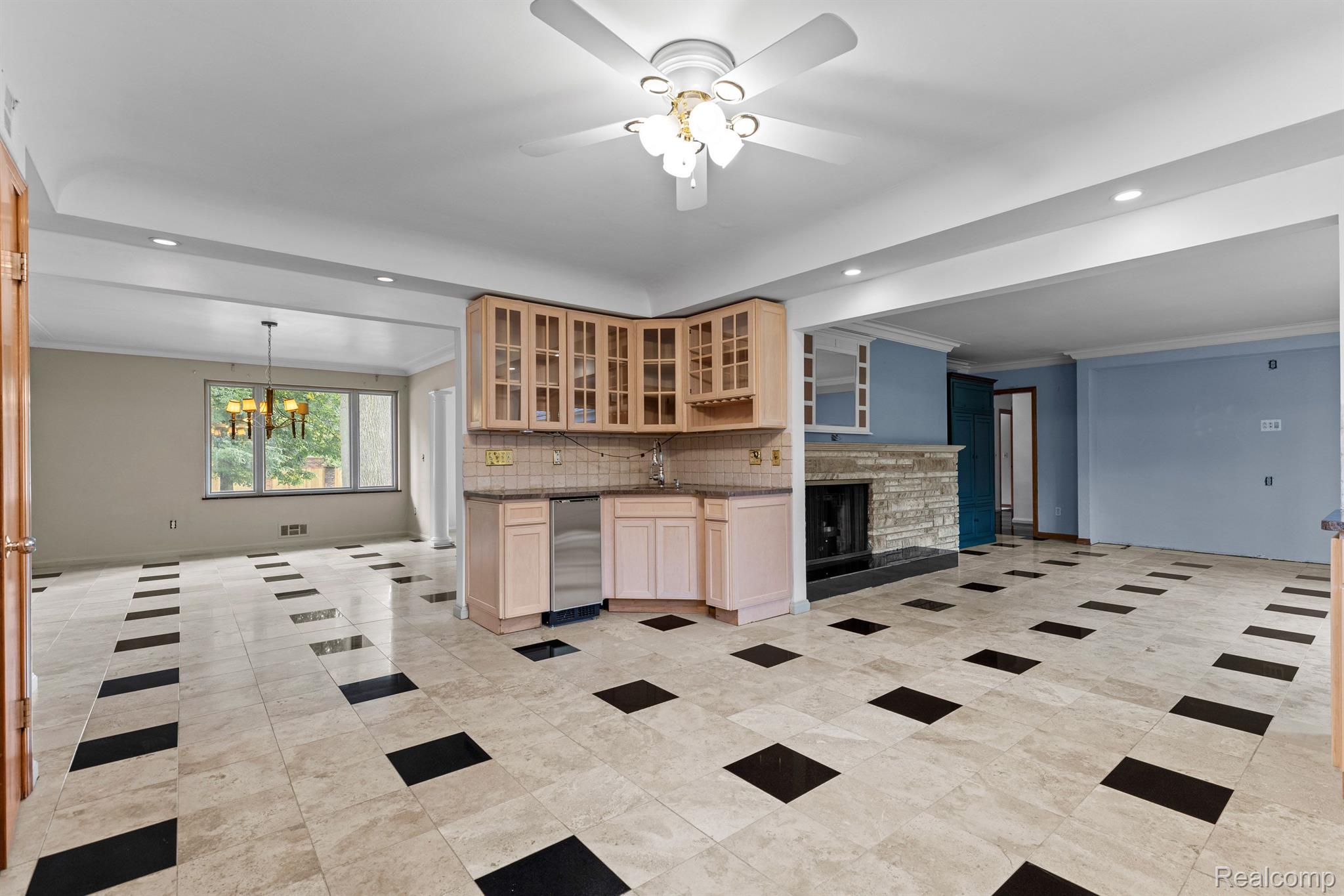 195 Kercheval Avenue