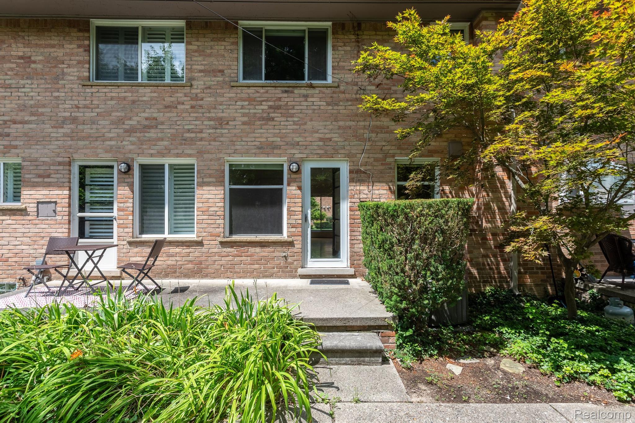 1035 N Old Woodward Avenue 2