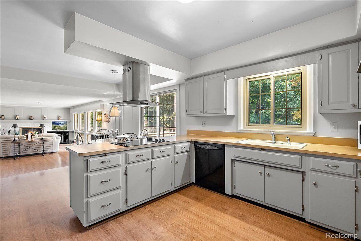 4363 SUNNINGDALE Drive