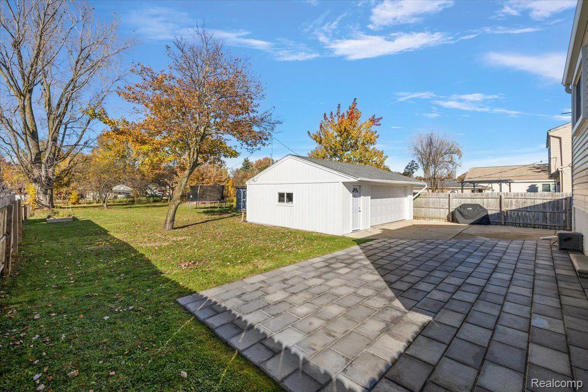 48277 Jefferson Avenue