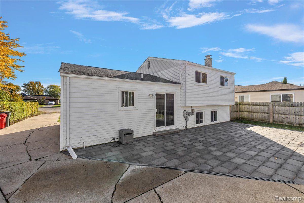 48277 Jefferson Avenue