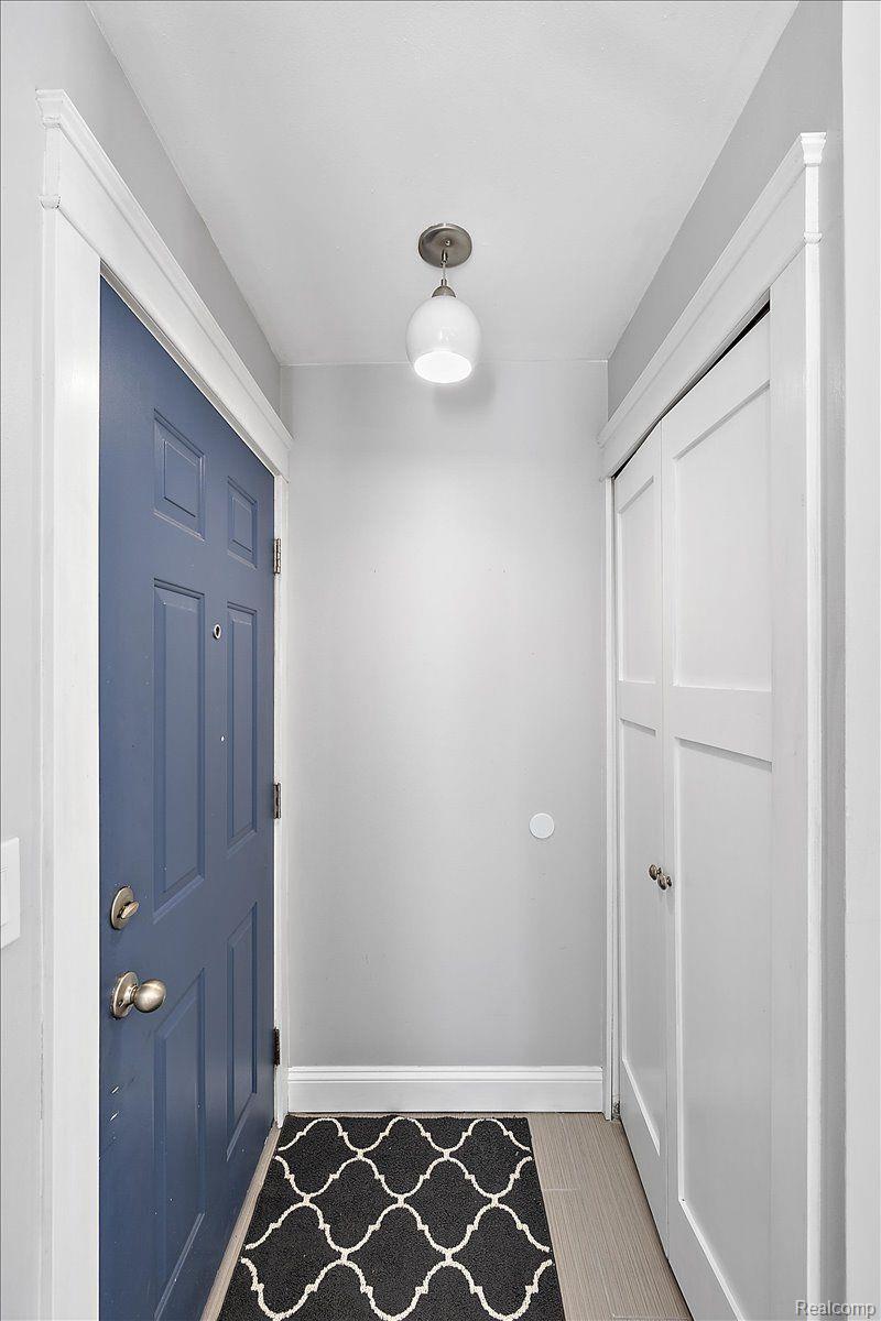 48277 Jefferson Avenue