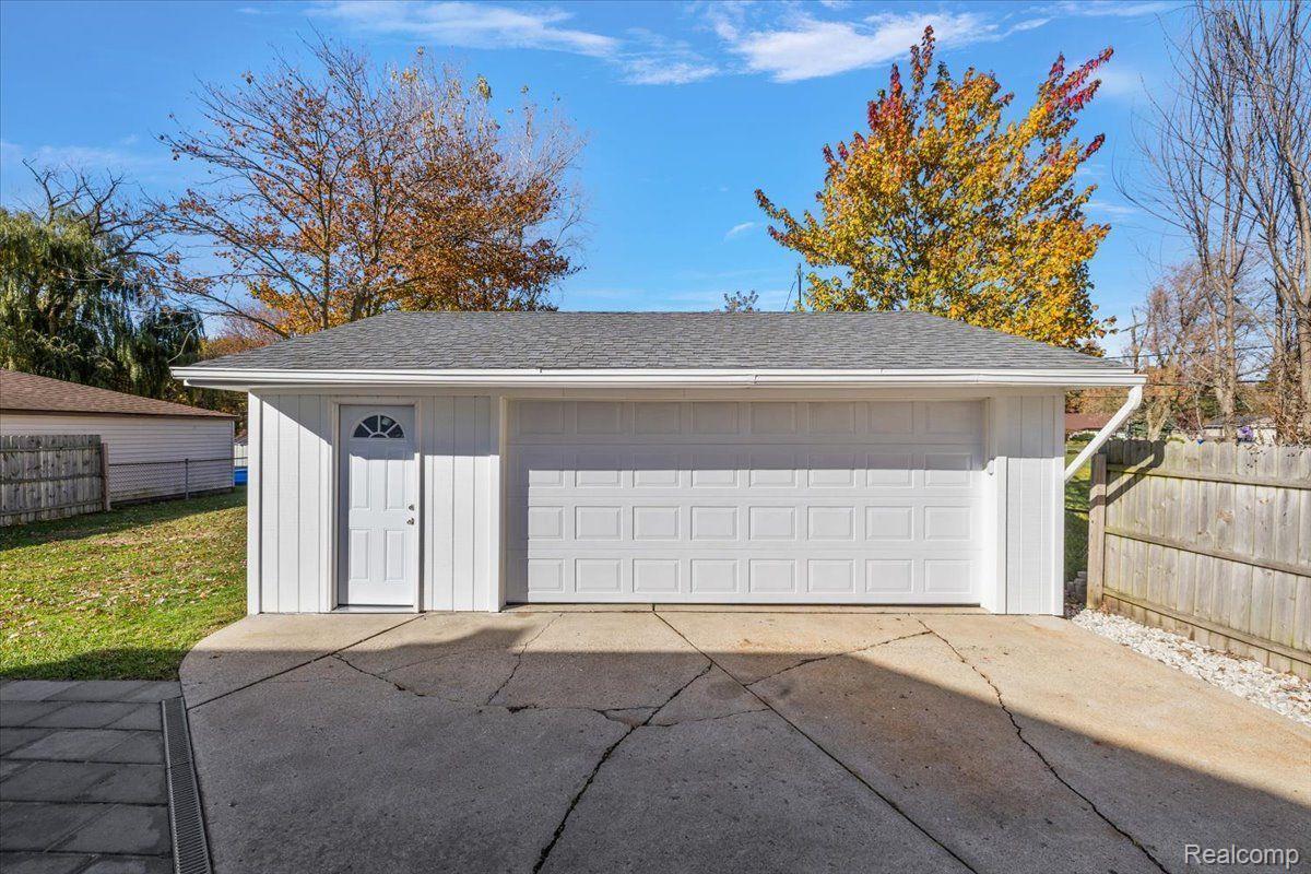 48277 Jefferson Avenue