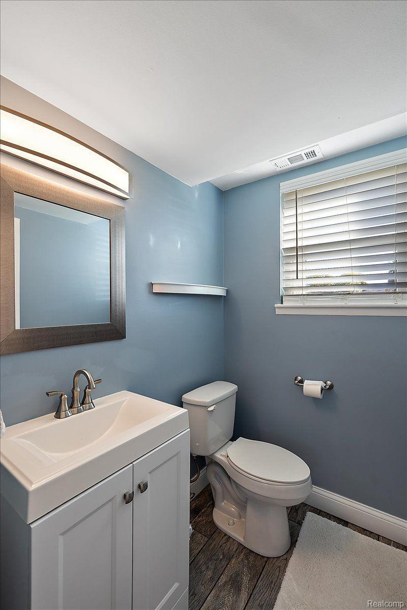 48277 Jefferson Avenue