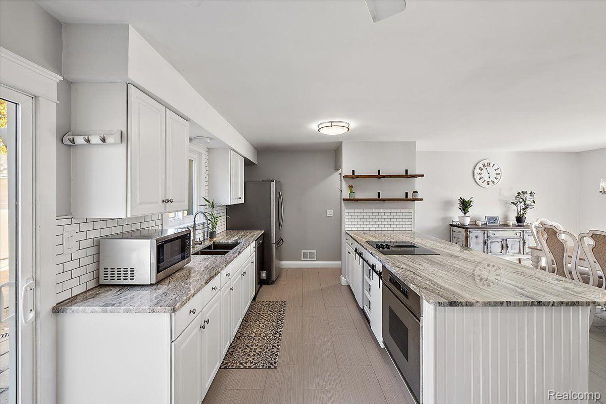 48277 Jefferson Avenue