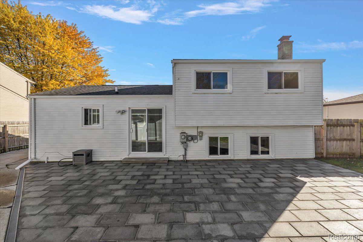 48277 Jefferson Avenue