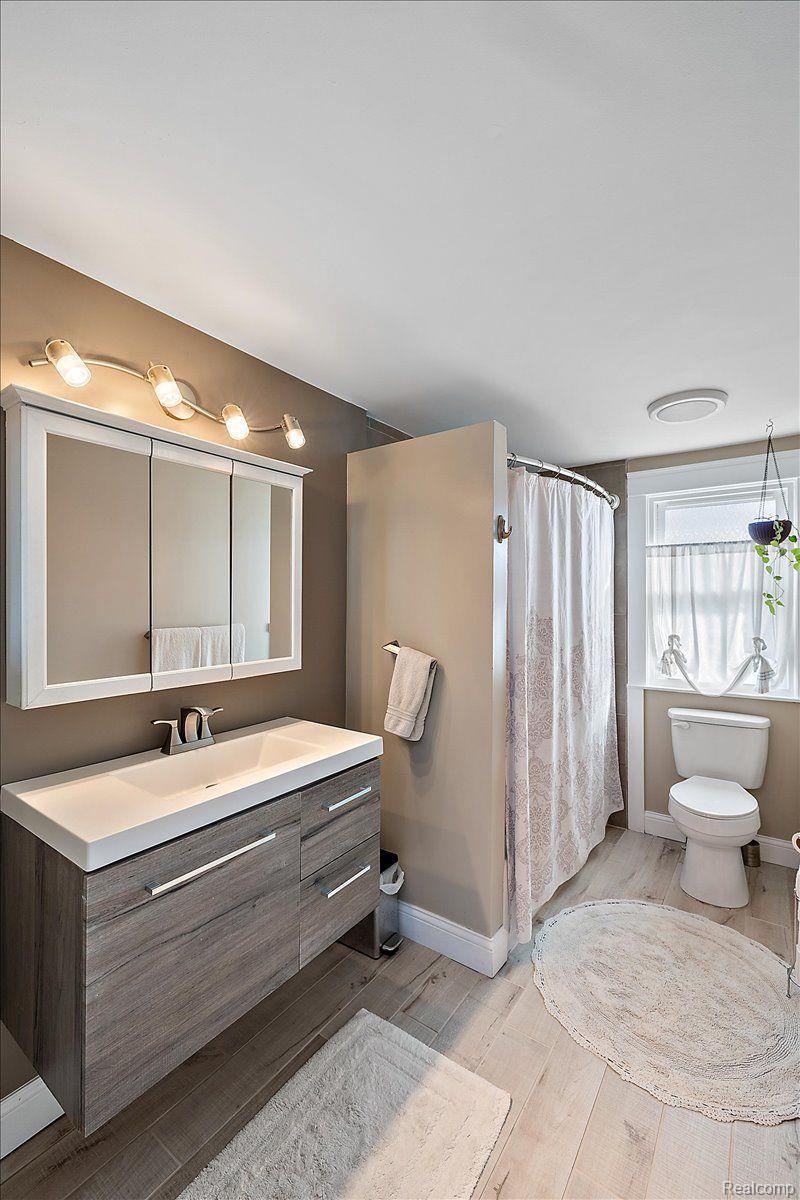 48277 Jefferson Avenue