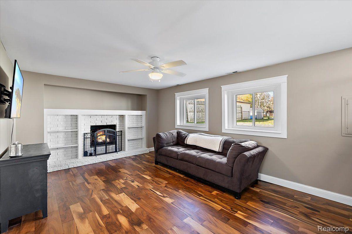 48277 Jefferson Avenue