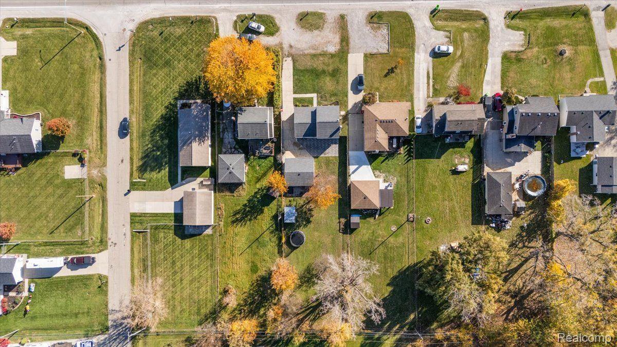 48277 Jefferson Avenue