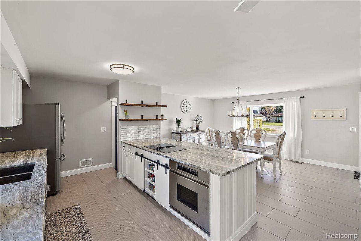 48277 Jefferson Avenue