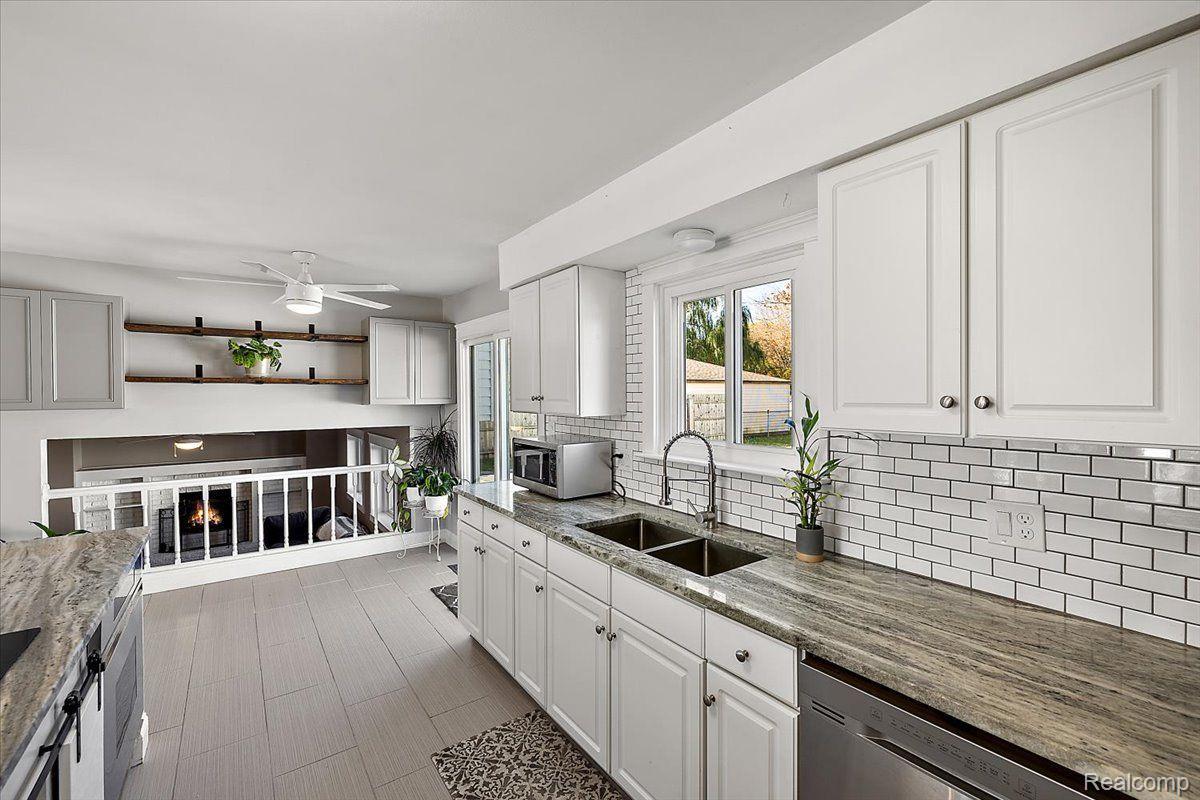 48277 Jefferson Avenue