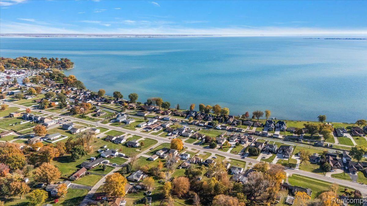 48277 Jefferson Avenue