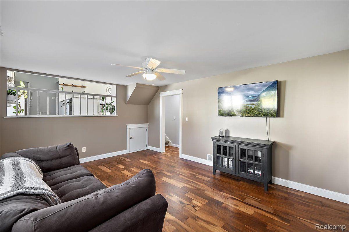 48277 Jefferson Avenue