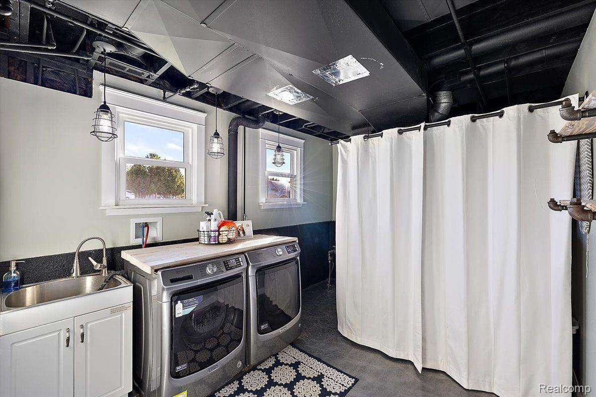 48277 Jefferson Avenue