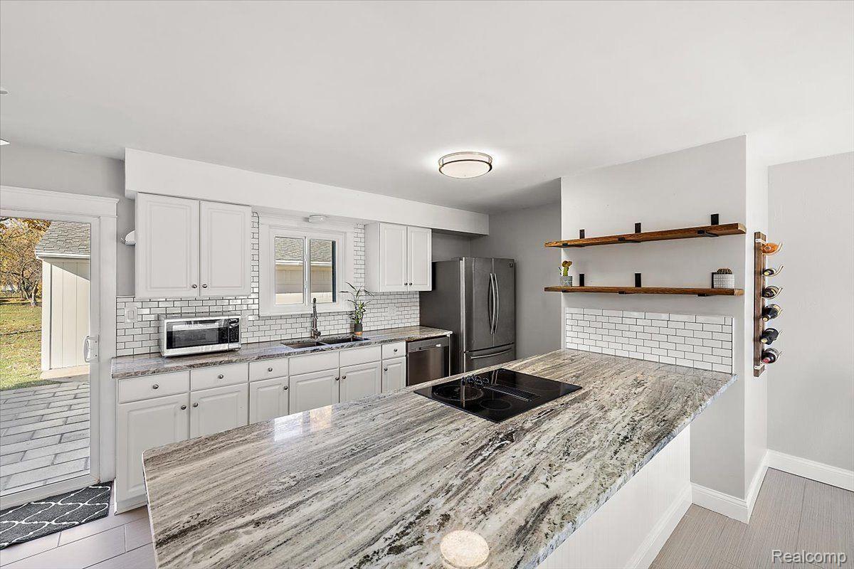 48277 Jefferson Avenue