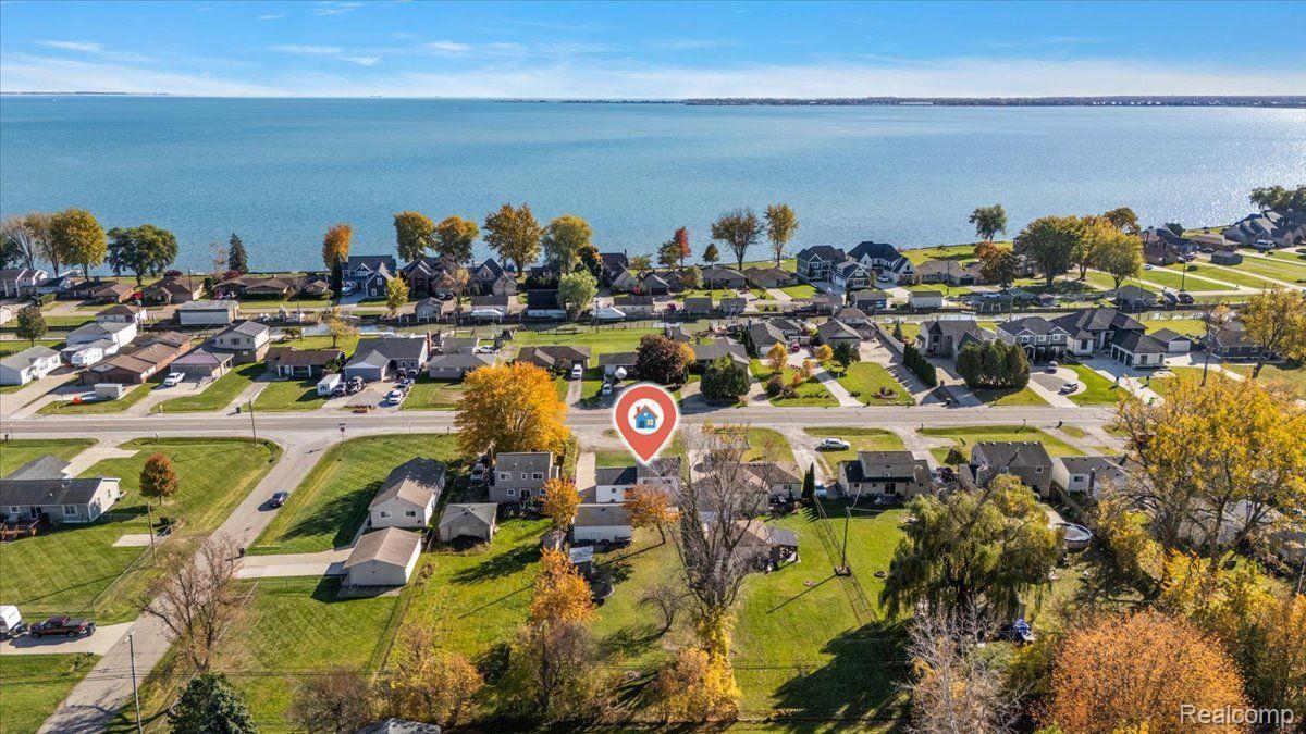 48277 Jefferson Avenue