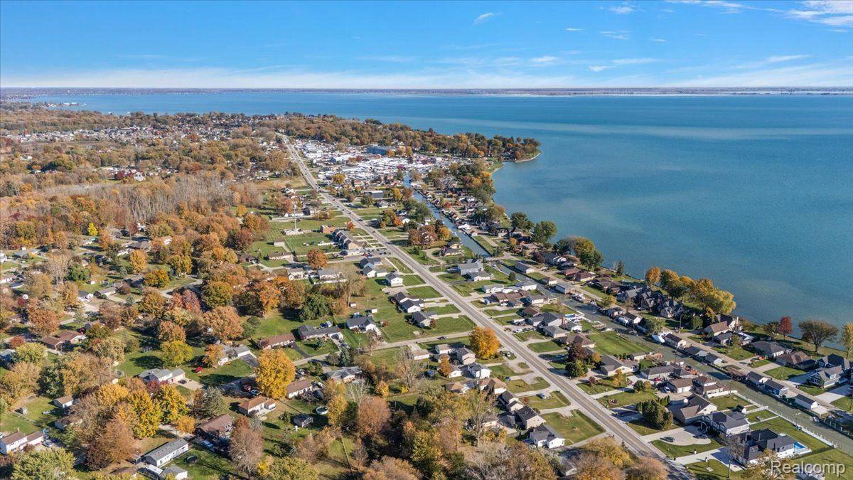 48277 Jefferson Avenue