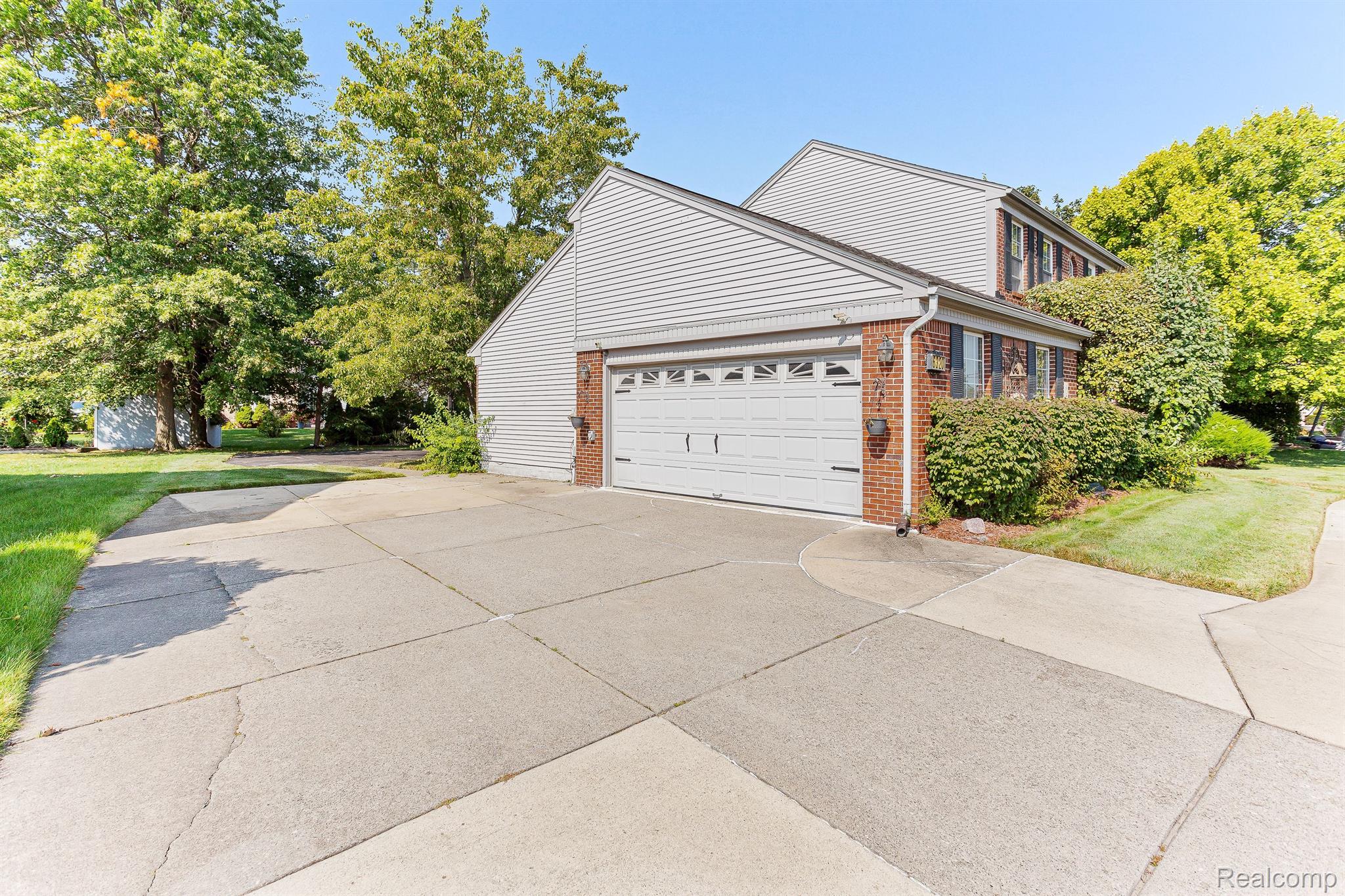 6320 Thornwood Drive