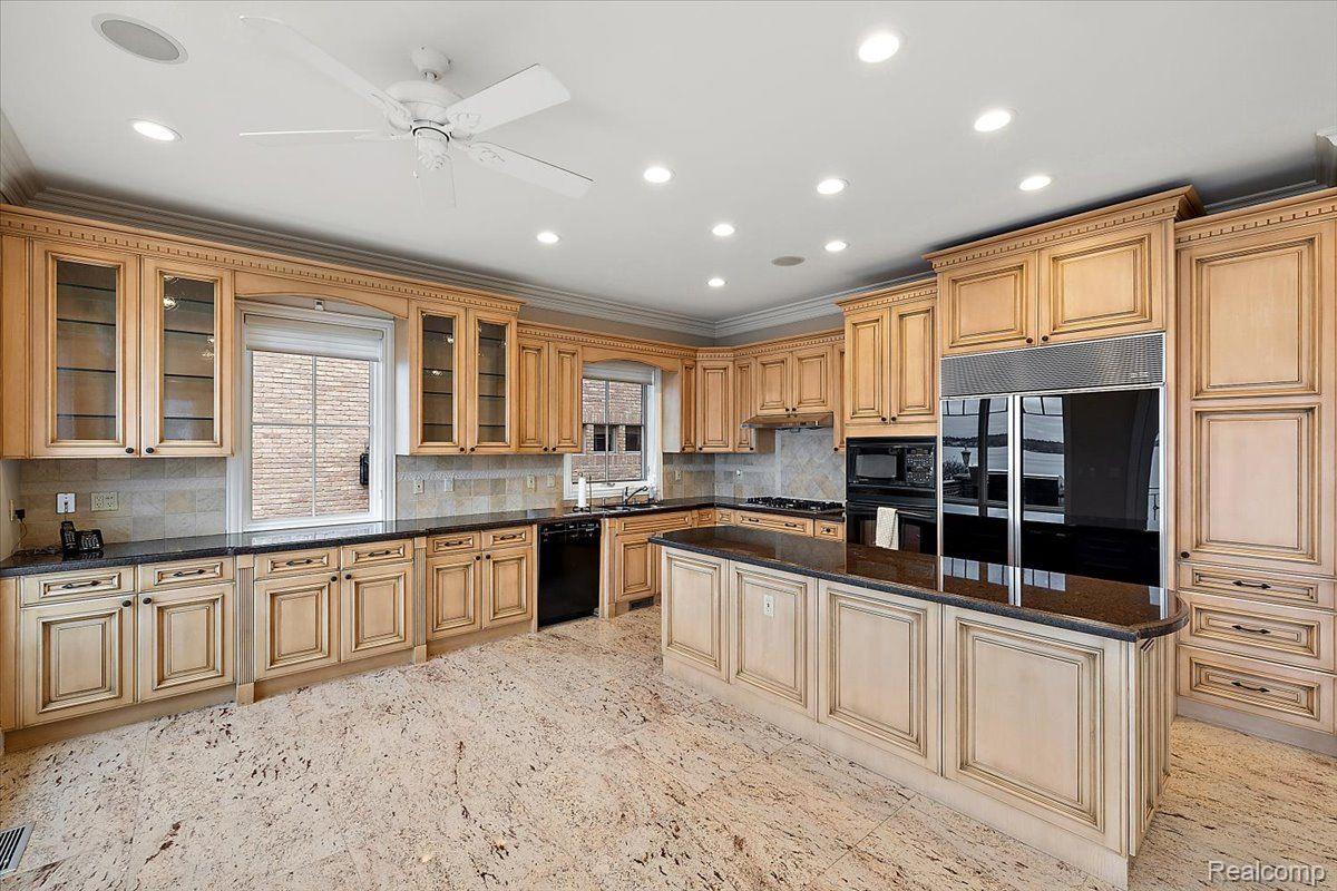 2014 WILLOW BEACH Street