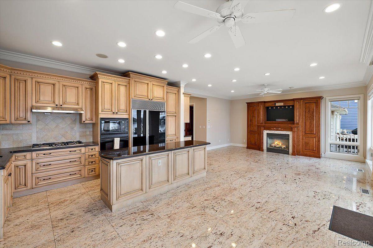 2014 WILLOW BEACH Street