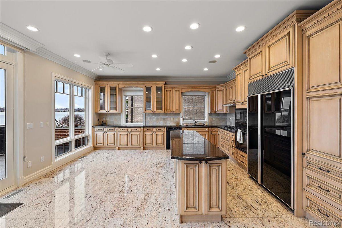 2014 WILLOW BEACH Street