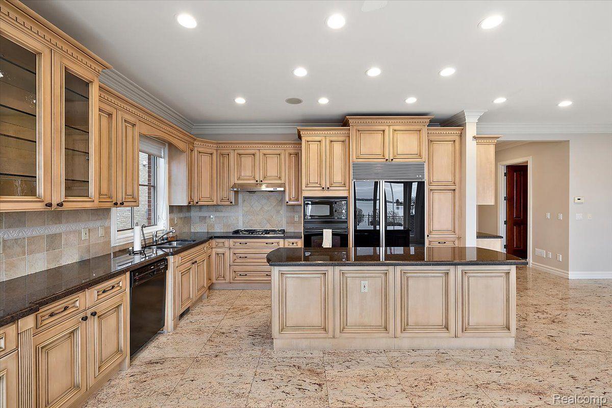 2014 WILLOW BEACH Street