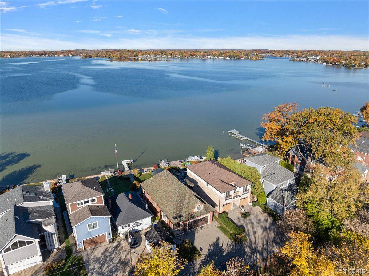 2014 WILLOW BEACH Street
