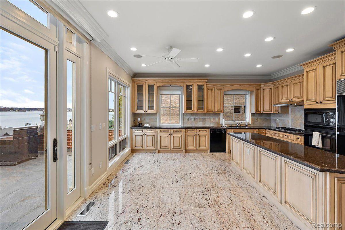 2014 WILLOW BEACH Street