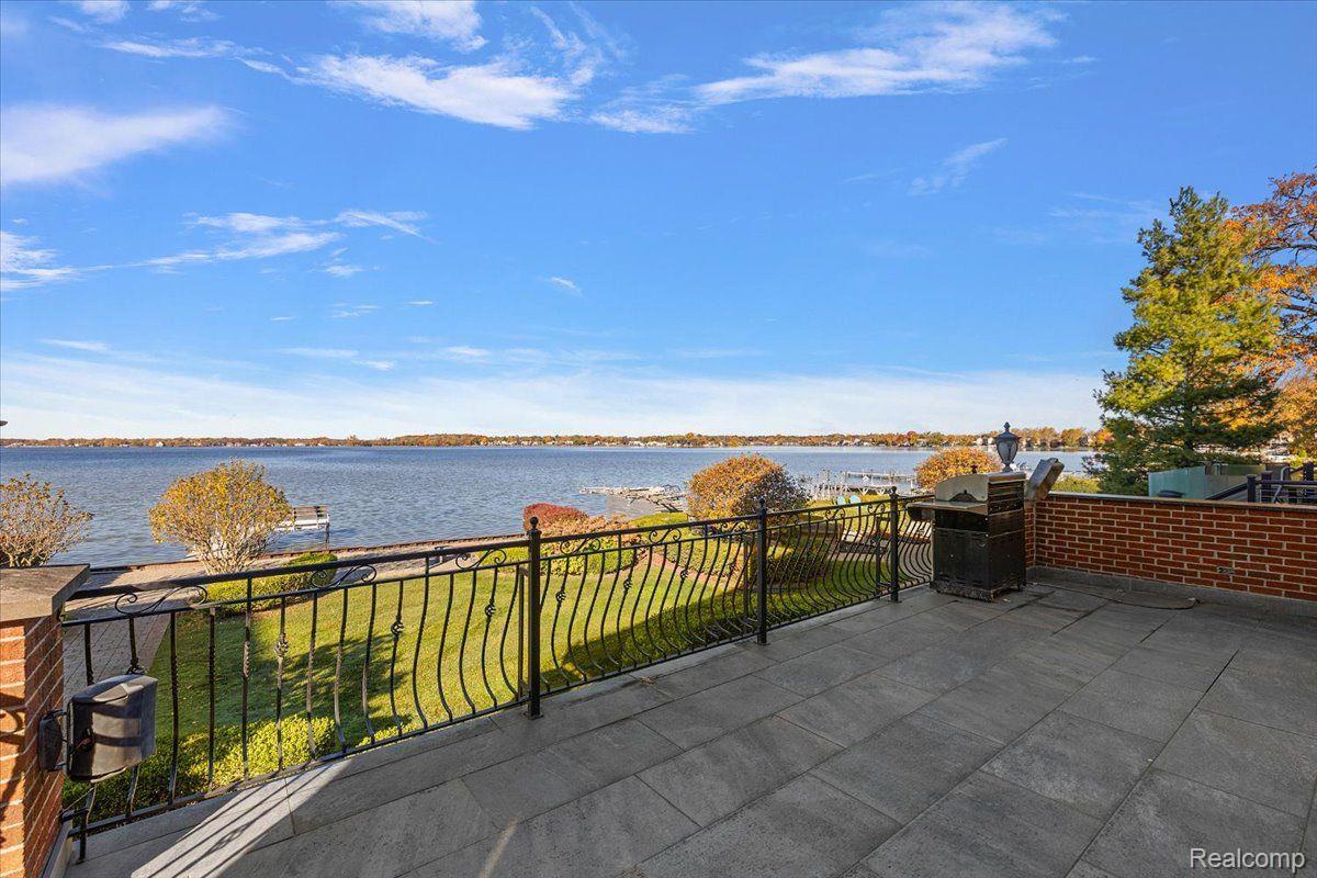 2014 WILLOW BEACH Street