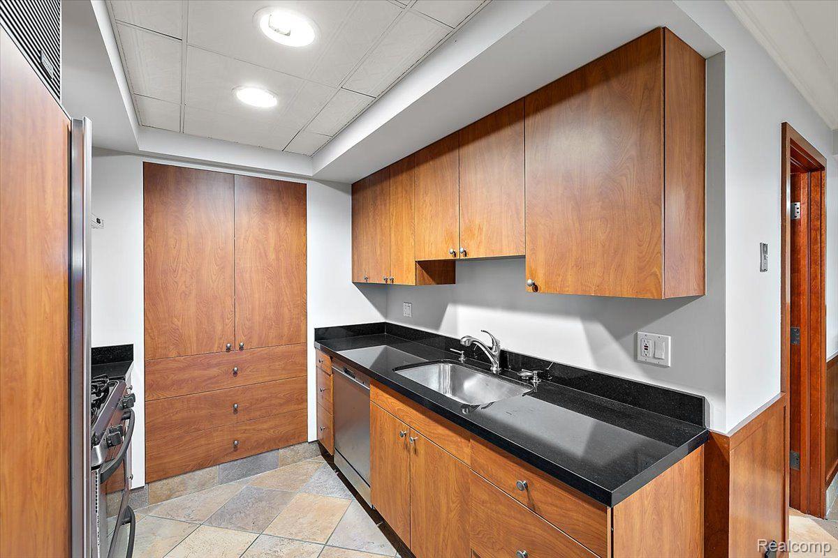 2014 WILLOW BEACH Street