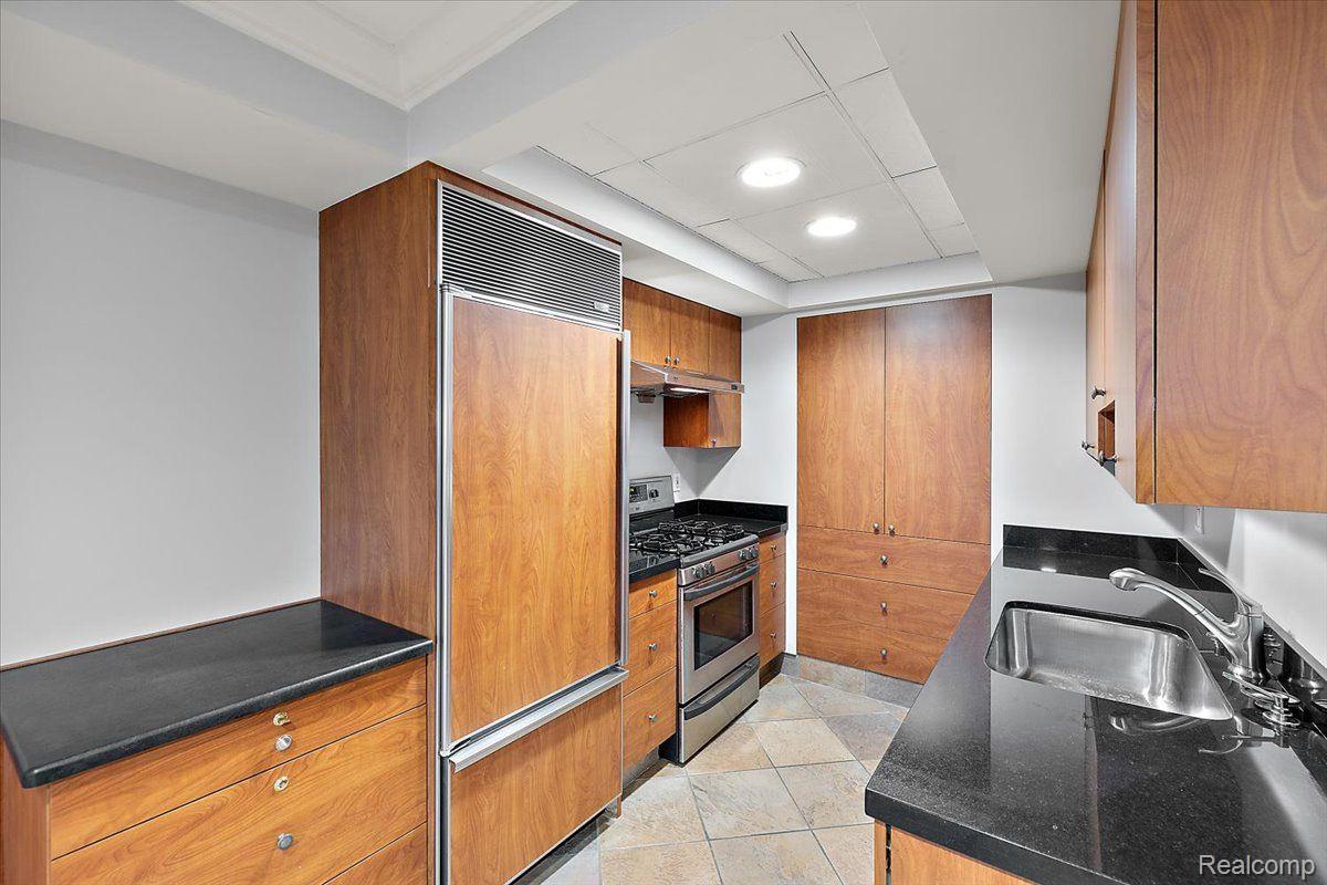 2014 WILLOW BEACH Street